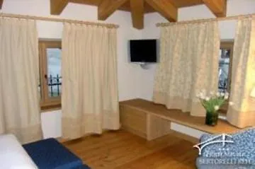 Meuble Sertorelli Reit 3* ボルミオ